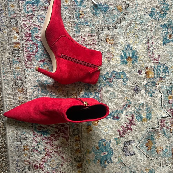 Red Suede Good American “The Icon” Ankle Boots, Size 7, low heel - Picture 5 of 7